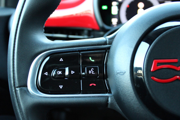 Fiat 500 RED 42 kWh | Navigatie | Winterpack | Red edition Actieweken 1 t/m 15 november!