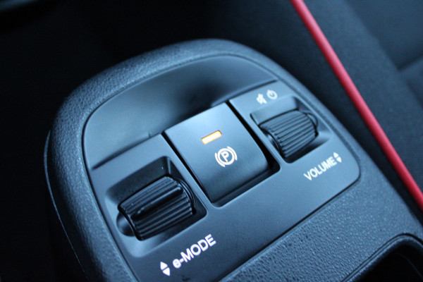 Fiat 500 RED 42 kWh | Navigatie | Winterpack | Red edition Actieweken 1 t/m 15 november!