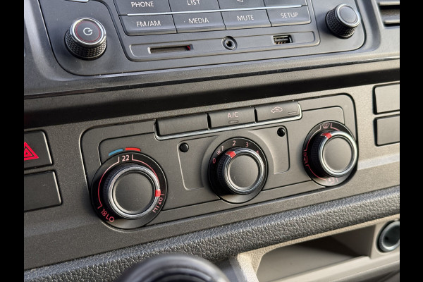 Volkswagen Transporter 2.0 TDI 150pk L2H1 Comfortline | NL-auto | 1e Eig | Trekhaak | Airco | Cruisec.