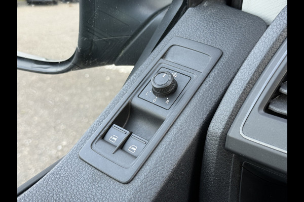 Volkswagen Transporter 2.0 TDI 150pk L2H1 Comfortline | NL-auto | 1e Eig | Trekhaak | Airco | Cruisec.