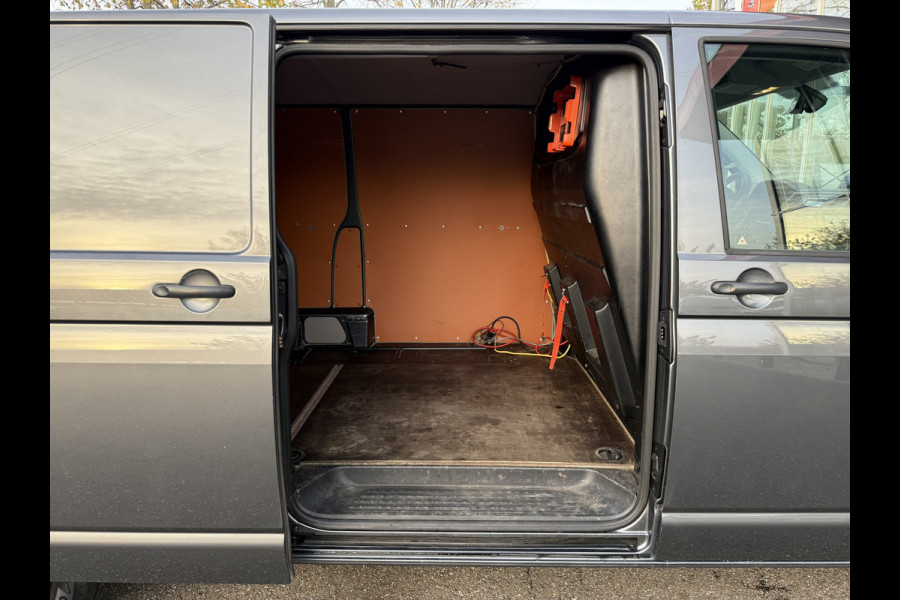 Volkswagen Transporter 2.0 TDI 150pk L2H1 Comfortline | NL-auto | 1e Eig | Trekhaak | Airco | Cruisec.