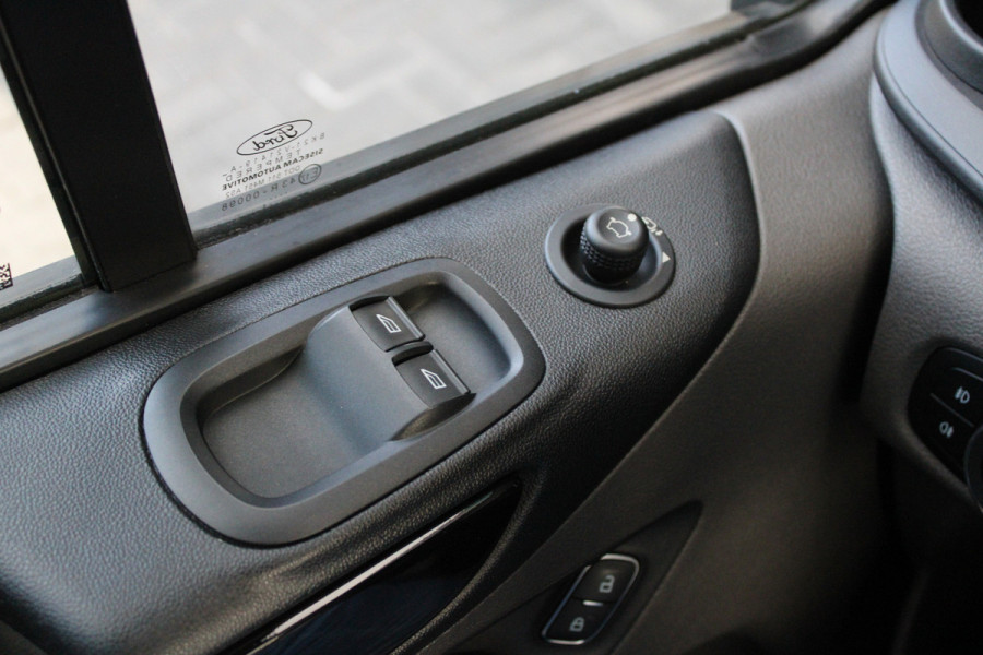 Ford Transit Custom 320 2.0 TDCI L2H1 Sport 185pk - ACC - Trekhaak - Navi - Camera - Stoelverwarming - Blind spot - Xenon - Rijklaar