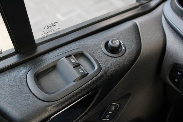 Ford Transit Custom 320 2.0 TDCI L2H1 Sport 185pk - ACC - Trekhaak - Navi - Camera - Stoelverwarming - Blind spot - Xenon - Rijklaar