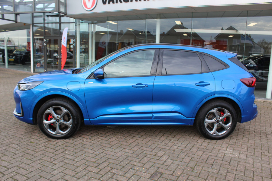 Ford Kuga 2.5-243pk PHEV ST-Line X. 2100kg trekgewicht ! Nieuw Model ! Van €. 54.937,- voor €. 43.735,- ! Trekgewicht van 2.100kg ! Elektr. verstelb. AGR stoelen voor, Stoel-, stuur-, voorraam- en achterbank verwarming, Elektr. panorama/schuif-kanteldak , Trekhaak wegklapbaar,