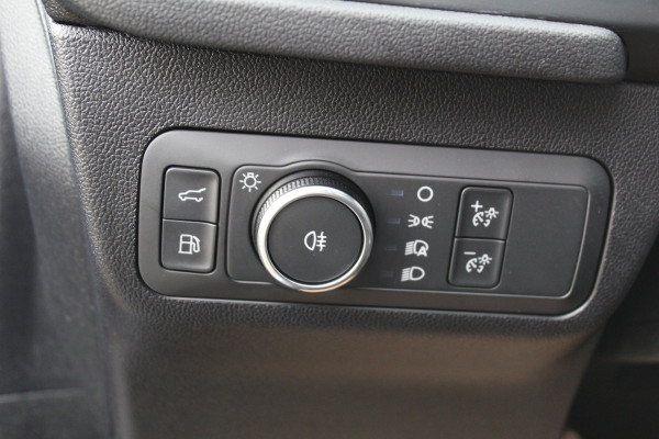 Ford Kuga 2.5-243pk PHEV ST-Line X. 2100kg trekgewicht ! Nieuw Model ! Van €. 54.937,- voor €. 43.735,- ! Trekgewicht van 2.100kg ! Elektr. verstelb. AGR stoelen voor, Stoel-, stuur-, voorraam- en achterbank verwarming, Elektr. panorama/schuif-kanteldak , Trekhaak wegklapbaar,