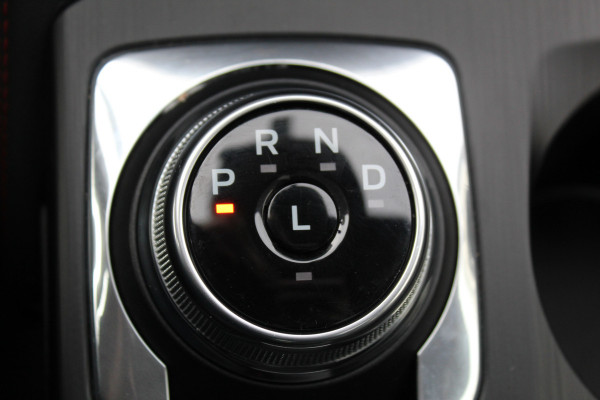 Ford Kuga 2.5-243pk PHEV ST-Line X. 2100kg trekgewicht ! Nieuw Model ! Van €. 54.937,- voor €. 43.735,- ! Trekgewicht van 2.100kg ! Elektr. verstelb. AGR stoelen voor, Stoel-, stuur-, voorraam- en achterbank verwarming, Elektr. panorama/schuif-kanteldak , Trekhaak wegklapbaar,