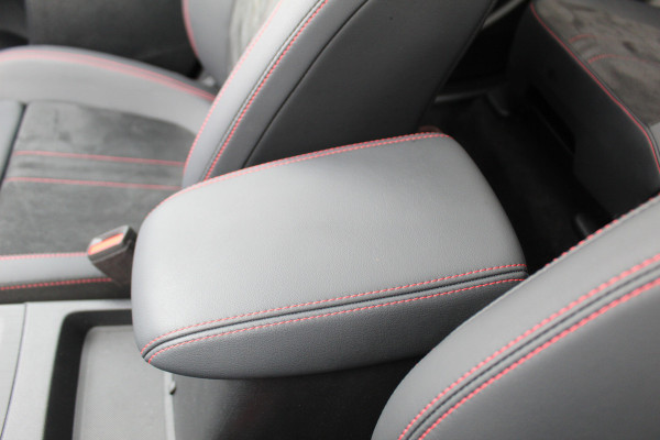 Ford Kuga 2.5-243pk PHEV ST-Line X. 2100kg trekgewicht ! Nieuw Model ! Van €. 54.937,- voor €. 43.735,- ! Trekgewicht van 2.100kg ! Elektr. verstelb. AGR stoelen voor, Stoel-, stuur-, voorraam- en achterbank verwarming, Elektr. panorama/schuif-kanteldak , Trekhaak wegklapbaar,