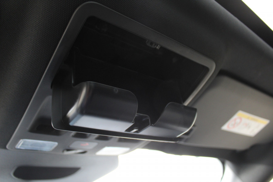 Ford Kuga 2.5-243pk PHEV ST-Line X. 2100kg trekgewicht ! Nieuw Model ! Van €. 54.937,- voor €. 43.735,- ! Trekgewicht van 2.100kg ! Elektr. verstelb. AGR stoelen voor, Stoel-, stuur-, voorraam- en achterbank verwarming, Elektr. panorama/schuif-kanteldak , Trekhaak wegklapbaar,