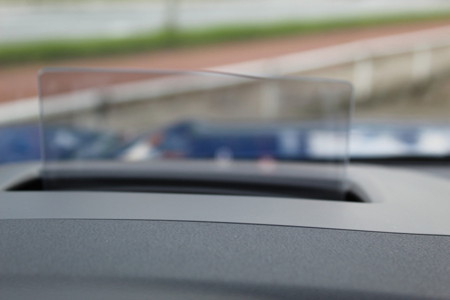 Ford Kuga 2.5-243pk PHEV ST-Line X. 2100kg trekgewicht ! Nieuw Model ! Van €. 54.937,- voor €. 43.735,- ! Trekgewicht van 2.100kg ! Elektr. verstelb. AGR stoelen voor, Stoel-, stuur-, voorraam- en achterbank verwarming, Elektr. panorama/schuif-kanteldak , Trekhaak wegklapbaar,