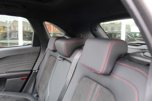 Ford Kuga 2.5-243pk PHEV ST-Line X. 2100kg trekgewicht ! Nieuw Model ! Van €. 54.937,- voor €. 43.735,- ! Trekgewicht van 2.100kg ! Elektr. verstelb. AGR stoelen voor, Stoel-, stuur-, voorraam- en achterbank verwarming, Elektr. panorama/schuif-kanteldak , Trekhaak wegklapbaar,