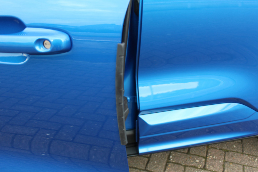 Ford Kuga 2.5-243pk PHEV ST-Line X. 2100kg trekgewicht ! Nieuw Model ! Van €. 54.937,- voor €. 43.735,- ! Trekgewicht van 2.100kg ! Elektr. verstelb. AGR stoelen voor, Stoel-, stuur-, voorraam- en achterbank verwarming, Elektr. panorama/schuif-kanteldak , Trekhaak wegklapbaar,