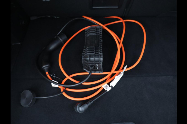 Peugeot 3008 1.6 HYbrid 225 Allure | Stoelverwarming | Camera | Half leder | Carplay | Navigatie | Full LED | Parkeerhulp | Digital Cockpit | Cruise control | PHEV