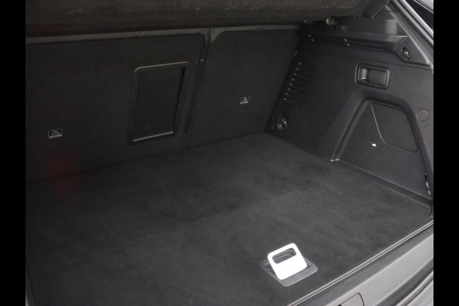 Peugeot 3008 1.6 HYbrid 225 Allure | Stoelverwarming | Camera | Half leder | Carplay | Navigatie | Full LED | Parkeerhulp | Digital Cockpit | Cruise control | PHEV