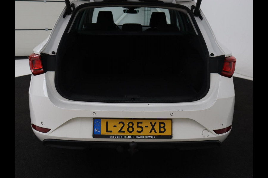 Seat Leon 1.0 TSI Style Business Intense | Trekhaak | Stoelverwarming | Carplay | Adaptive cruise | Stuurverwarming | Keyless | Camera | Navigatie | Full LED | Park Assist | Digital Cockpit