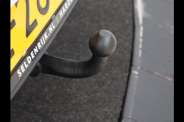 Seat Leon 1.0 TSI Style Business Intense | Trekhaak | Stoelverwarming | Carplay | Adaptive cruise | Stuurverwarming | Keyless | Camera | Navigatie | Full LED | Park Assist | Digital Cockpit