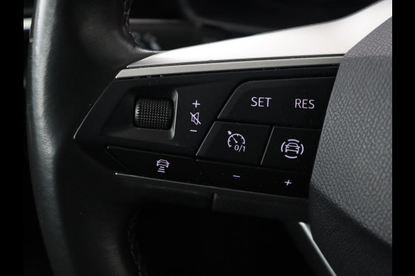 Seat Leon 1.0 TSI Style Business Intense | Trekhaak | Stoelverwarming | Carplay | Adaptive cruise | Stuurverwarming | Keyless | Camera | Navigatie | Full LED | Park Assist | Digital Cockpit