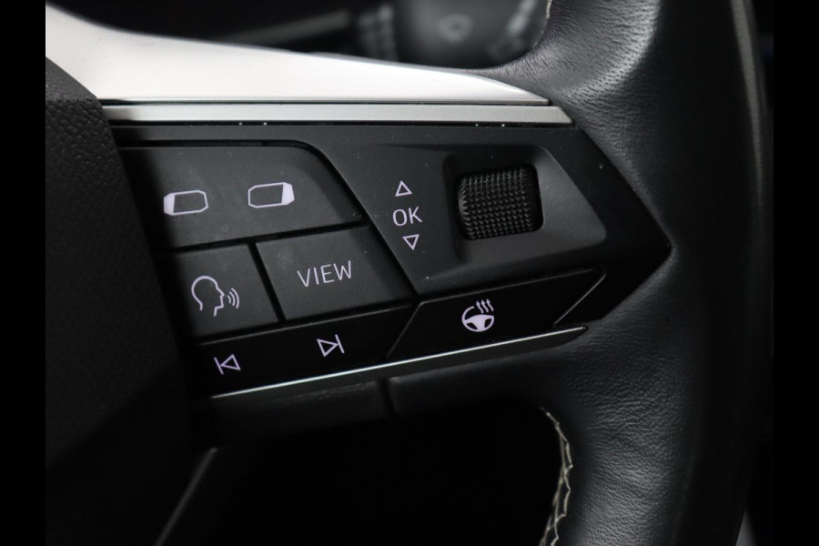 Seat Leon 1.0 TSI Style Business Intense | Trekhaak | Stoelverwarming | Carplay | Adaptive cruise | Stuurverwarming | Keyless | Camera | Navigatie | Full LED | Park Assist | Digital Cockpit