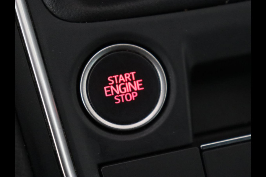 Seat Leon 1.0 TSI Style Business Intense | Trekhaak | Stoelverwarming | Carplay | Adaptive cruise | Stuurverwarming | Keyless | Camera | Navigatie | Full LED | Park Assist | Digital Cockpit