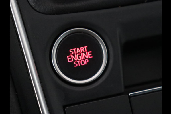 Seat Leon 1.0 TSI Style Business Intense | Trekhaak | Stoelverwarming | Carplay | Adaptive cruise | Stuurverwarming | Keyless | Camera | Navigatie | Full LED | Park Assist | Digital Cockpit