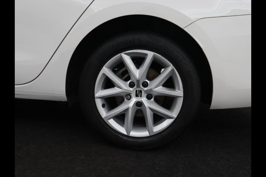 Seat Leon 1.0 TSI Style Business Intense | Trekhaak | Stoelverwarming | Carplay | Adaptive cruise | Stuurverwarming | Keyless | Camera | Navigatie | Full LED | Park Assist | Digital Cockpit