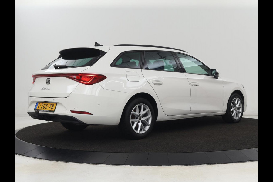 Seat Leon 1.0 TSI Style Business Intense | Trekhaak | Stoelverwarming | Carplay | Adaptive cruise | Stuurverwarming | Keyless | Camera | Navigatie | Full LED | Park Assist | Digital Cockpit