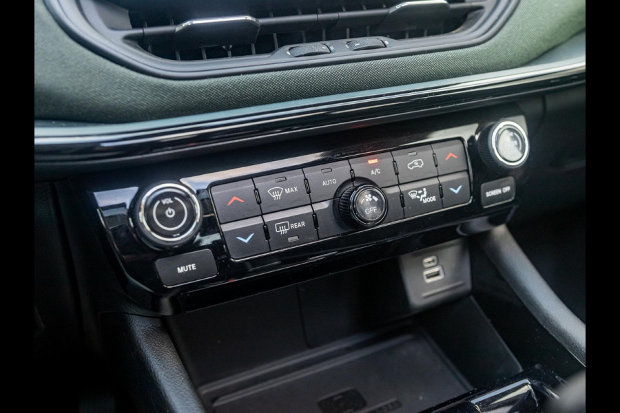 Jeep Compass 4xe 240 Plug-in Hybrid Electric North Star | Safety Pack | Premium Pack | Schuif/Kanteldak | Premium Audio | Winter Pack