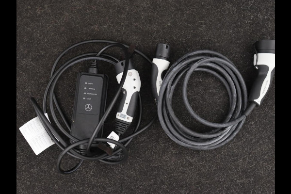 Mercedes-Benz A-Klasse 250e AMG Night | Carplay | Stoelverwarming | Camera | Half leder | Navigatie | Full LED | Climate control | Cruise control | Getint glas | PHEV | Plug In