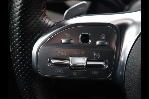 Mercedes-Benz A-Klasse 250e AMG Night | Carplay | Stoelverwarming | Camera | Half leder | Navigatie | Full LED | Climate control | Cruise control | Getint glas | PHEV | Plug In