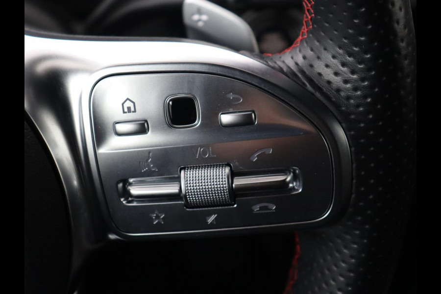 Mercedes-Benz A-Klasse 250e AMG Night | Carplay | Stoelverwarming | Camera | Half leder | Navigatie | Full LED | Climate control | Cruise control | Getint glas | PHEV | Plug In