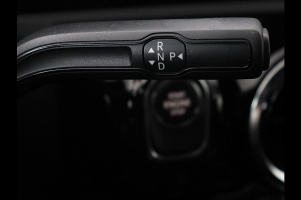 Mercedes-Benz A-Klasse 250e AMG Night | Carplay | Stoelverwarming | Camera | Half leder | Navigatie | Full LED | Climate control | Cruise control | Getint glas | PHEV | Plug In