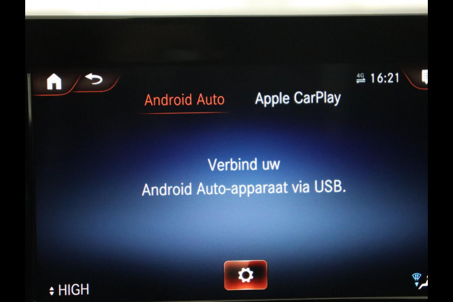 Mercedes-Benz A-Klasse 250e AMG Night | Carplay | Stoelverwarming | Camera | Half leder | Navigatie | Full LED | Climate control | Cruise control | Getint glas | PHEV | Plug In