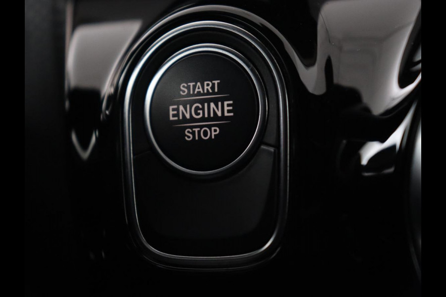 Mercedes-Benz A-Klasse 250e AMG Night | Carplay | Stoelverwarming | Camera | Half leder | Navigatie | Full LED | Climate control | Cruise control | Getint glas | PHEV | Plug In