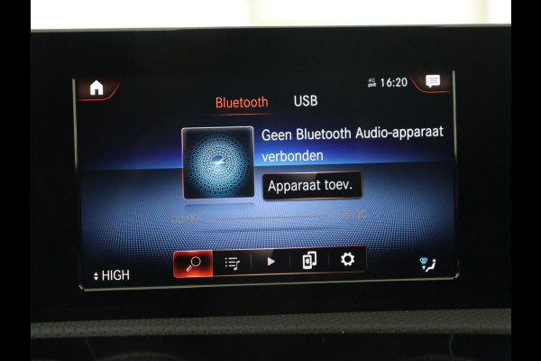 Mercedes-Benz A-Klasse 250e AMG Night | Carplay | Stoelverwarming | Camera | Half leder | Navigatie | Full LED | Climate control | Cruise control | Getint glas | PHEV | Plug In