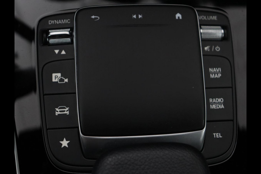 Mercedes-Benz A-Klasse 250e AMG Night | Carplay | Stoelverwarming | Camera | Half leder | Navigatie | Full LED | Climate control | Cruise control | Getint glas | PHEV | Plug In