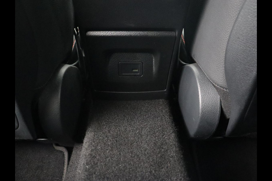 Mercedes-Benz A-Klasse 250e AMG Night | Carplay | Stoelverwarming | Camera | Half leder | Navigatie | Full LED | Climate control | Cruise control | Getint glas | PHEV | Plug In