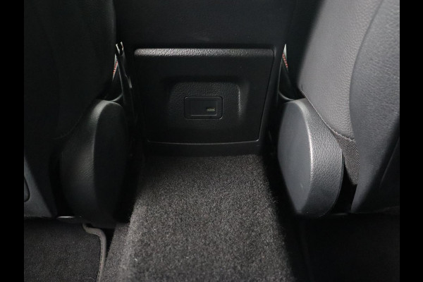 Mercedes-Benz A-Klasse 250e AMG Night | Carplay | Stoelverwarming | Camera | Half leder | Navigatie | Full LED | Climate control | Cruise control | Getint glas | PHEV | Plug In