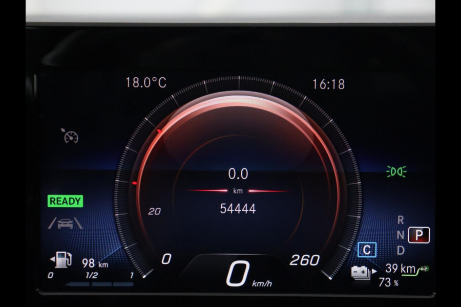 Mercedes-Benz A-Klasse 250e AMG Night | Carplay | Stoelverwarming | Camera | Half leder | Navigatie | Full LED | Climate control | Cruise control | Getint glas | PHEV | Plug In