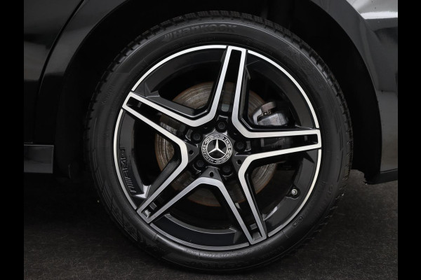 Mercedes-Benz A-Klasse 250e AMG Night | Carplay | Stoelverwarming | Camera | Half leder | Navigatie | Full LED | Climate control | Cruise control | Getint glas | PHEV | Plug In