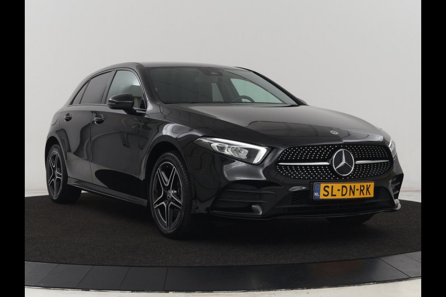 Mercedes-Benz A-Klasse 250e AMG Night | Carplay | Stoelverwarming | Camera | Half leder | Navigatie | Full LED | Climate control | Cruise control | Getint glas | PHEV | Plug In