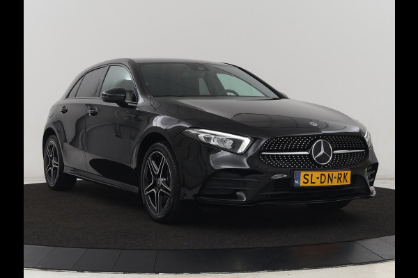 Mercedes-Benz A-Klasse 250e AMG Night | Carplay | Stoelverwarming | Camera | Half leder | Navigatie | Full LED | Climate control | Cruise control | Getint glas | PHEV | Plug In