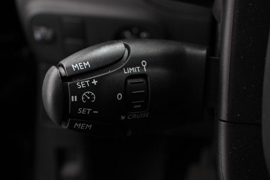 Citroën C3 1.2 PureTech 83pk Shine | Navigatie | Apple Carplay/Android Auto | Parkeersensor achter | Camera | Cruise Control | Stoelverwarming |Getinte ramen | Ledverlichting | Climate Control