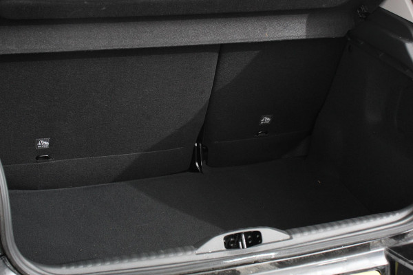 Citroën C3 1.2 PureTech 83pk Shine | Navigatie | Apple Carplay/Android Auto | Parkeersensor achter | Camera | Cruise Control | Stoelverwarming |Getinte ramen | Ledverlichting | Climate Control