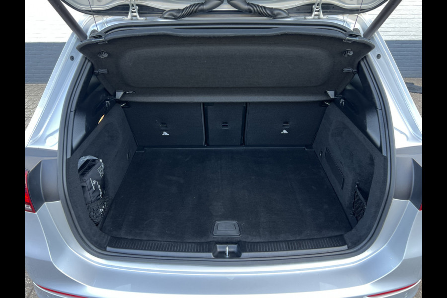 Mercedes-Benz B-Klasse 200 Business Solution AMG | Night | Camera | Sfeerverlichting | MBUX