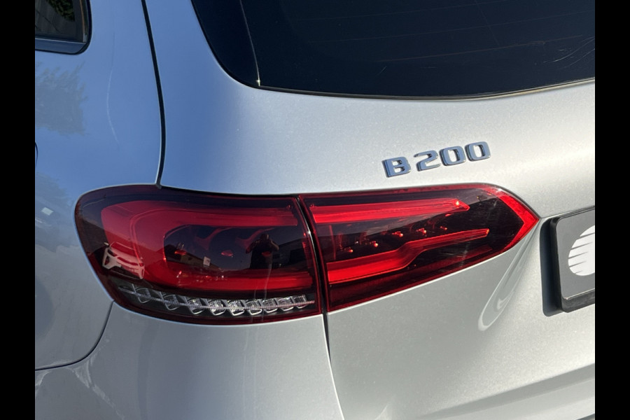 Mercedes-Benz B-Klasse 200 Business Solution AMG | Night | Camera | Sfeerverlichting | MBUX