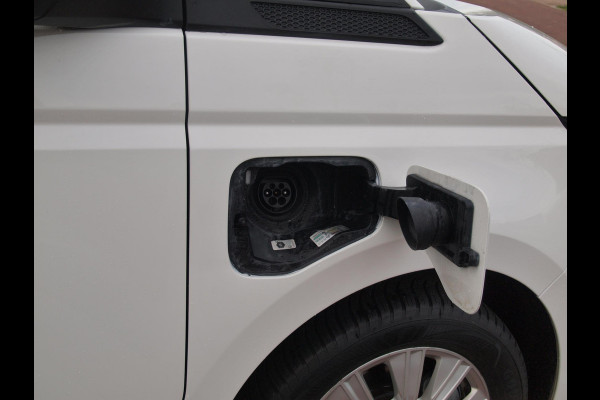 Volkswagen Multivan 1.4 eHybrid L2H1 Life | 7-persoons | Camera | Cruise Control | Apple Carplay | NL-Auto |