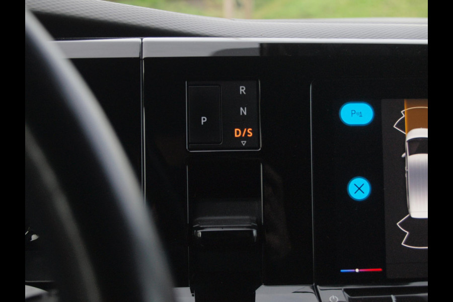 Volkswagen Multivan 1.4 eHybrid L2H1 Life | 7-persoons | Camera | Cruise Control | Apple Carplay | NL-Auto |