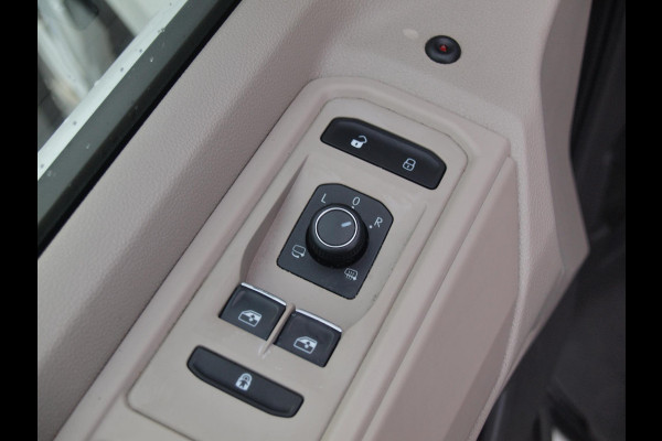 Volkswagen Multivan 1.4 eHybrid L2H1 Life | 7-persoons | Camera | Cruise Control | Apple Carplay | NL-Auto |