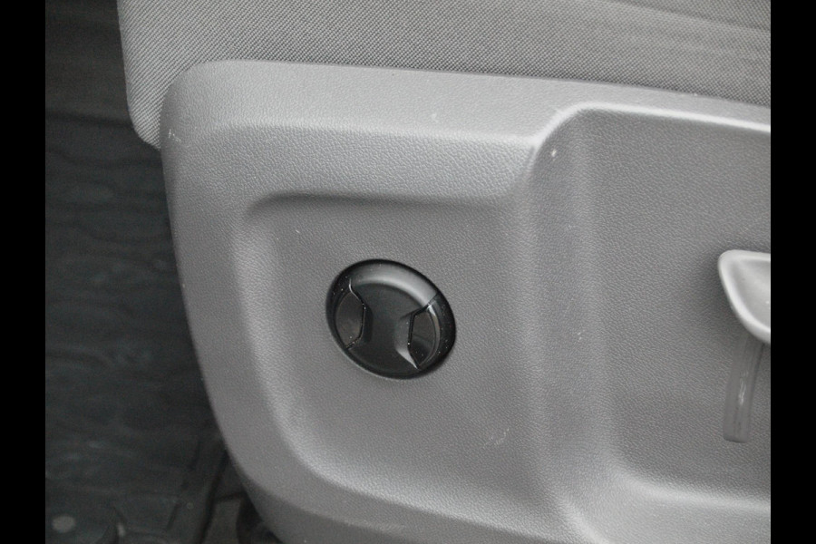 Volkswagen Multivan 1.4 eHybrid L2H1 Life | 7-persoons | Camera | Cruise Control | Apple Carplay | NL-Auto |