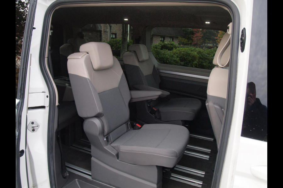 Volkswagen Multivan 1.4 eHybrid L2H1 Life | 7-persoons | Camera | Cruise Control | Apple Carplay | NL-Auto |