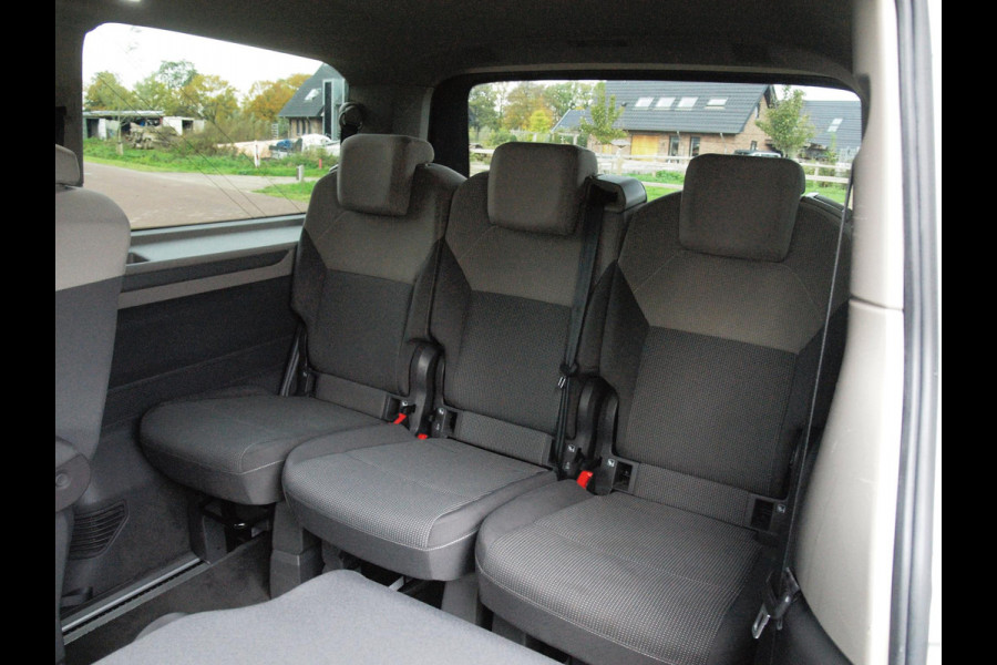 Volkswagen Multivan 1.4 eHybrid L2H1 Life | 7-persoons | Camera | Cruise Control | Apple Carplay | NL-Auto |
